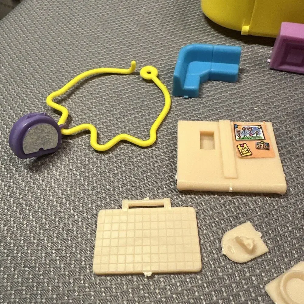 VTG 1993 Caboodles Toy Biz Mini Playset Compact Case w/ Partial Accessories Rare